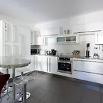 펜션 Relaxing Oasis With Private Pool & View 바메노