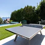 Relaxing Oasis With Private Pool & View 펜션 *