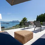 펜션 Relaxing Oasis With Private Pool & View 바메노