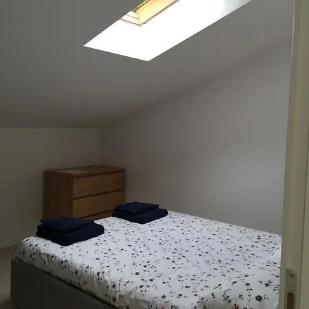Дом отдыха Armonie Del - Lakeview Retreat With Private Garden, Pool & Jacuzzi *