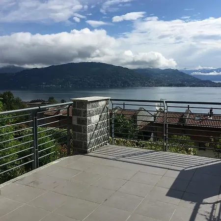 Armonie Del - Lakeview Retreat With Private Garden, Pool & Jacuzzi *