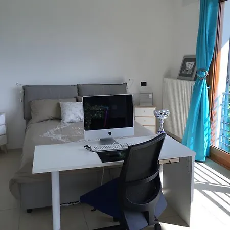 Armonie Del - Lakeview Retreat With Private Garden, Pool & Jacuzzi Holiday home