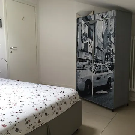 Дом отдыха Armonie Del - Lakeview Retreat With Private Garden, Pool & Jacuzzi *