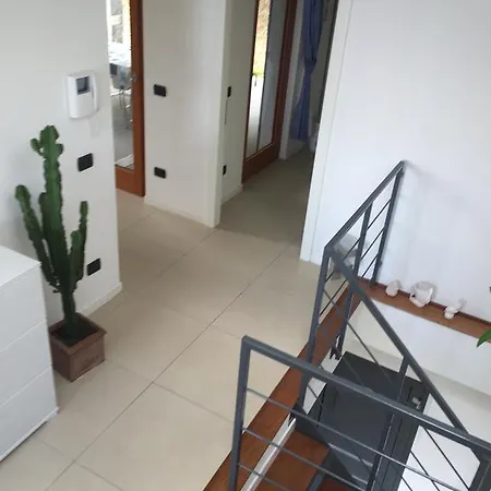 Armonie Del - Lakeview Retreat With Private Garden, Pool & Jacuzzi *