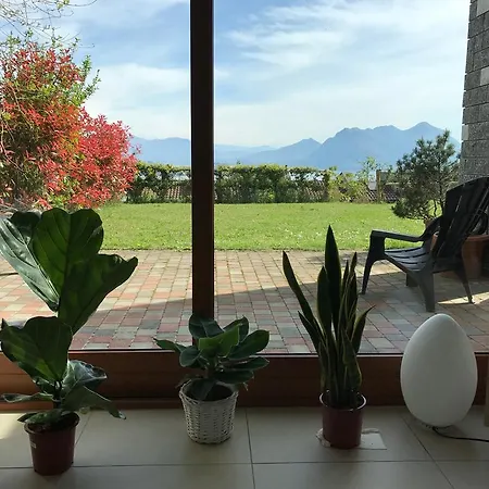 Armonie Del - Lakeview Retreat With Private Garden, Pool & Jacuzzi Holiday home *