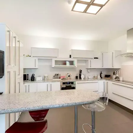 Holiday home Armonie Del - Lakeview Retreat With Private Garden, Pool & Jacuzzi