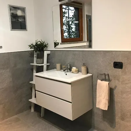 Armonie Del - Lakeview Retreat With Private Garden, Pool & Jacuzzi
