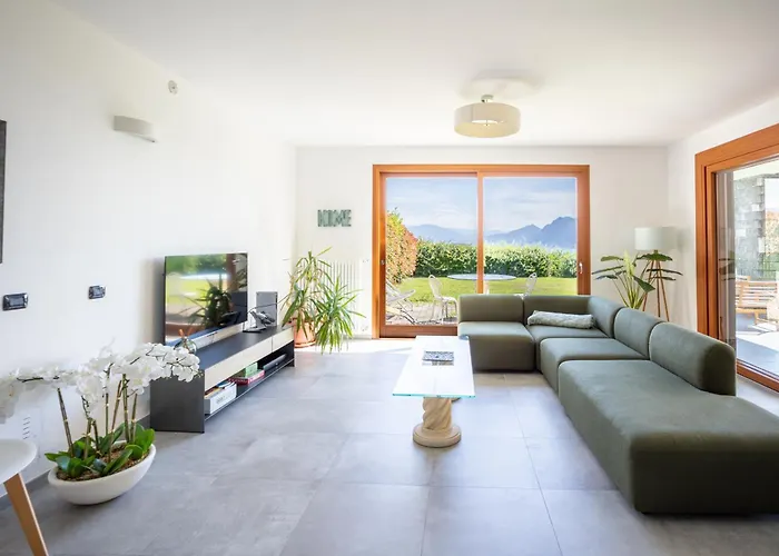 Relaxing Oasis With Private Pool & View Feriehus