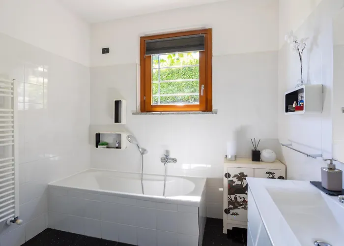 Relaxing Oasis With Private Pool & View